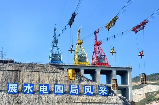 東莊纜機(jī)三劍客運(yùn)行。彭書園 攝.jpg